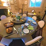 Le Manoir Lacustre Konukevi Queyrac