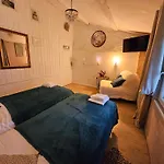 Konukevi Le Manoir Lacustre 4*