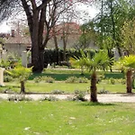 Konukevi Le Manoir Lacustre