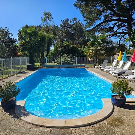 Πανσιόν Le Manoir Lacustre Queyrac