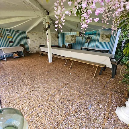 Le Manoir Lacustre Gæstehus 4*